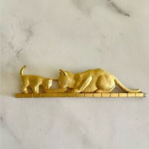 Vintage Gold Cat Brooch Minimalist Design Elegant Jewelry